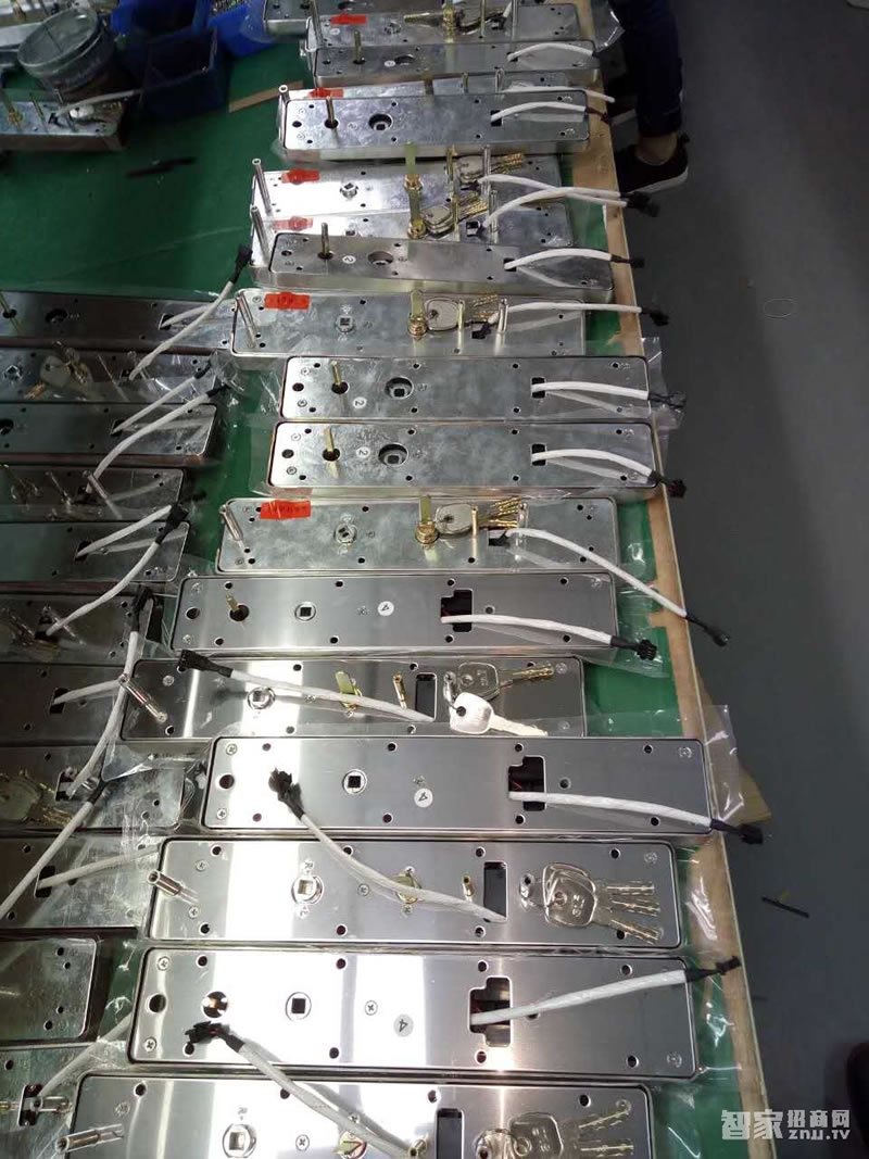 沁居半導(dǎo)體識(shí)別鎖 入戶門家用密碼電子鎖