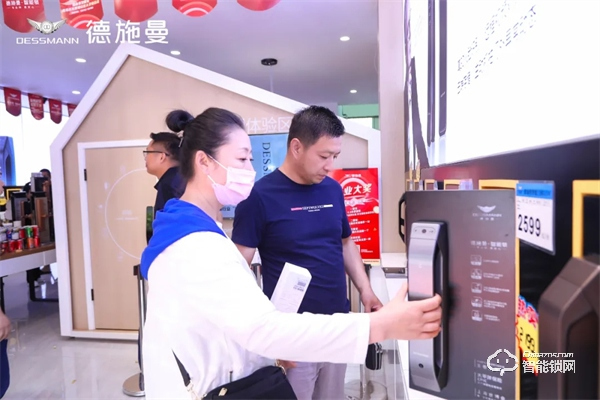 德施曼青島首家超級(jí)體驗(yàn)店盛大開(kāi)業(yè)！刷新智能鎖零售單店記錄