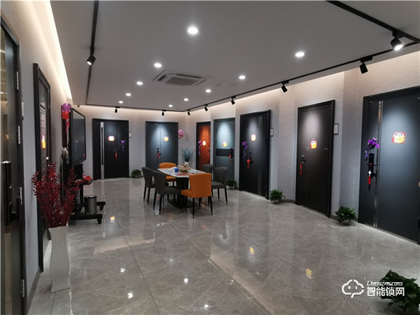 600平米王力南寧新形象旗艦店，開業(yè)當(dāng)天業(yè)績就突破30萬！