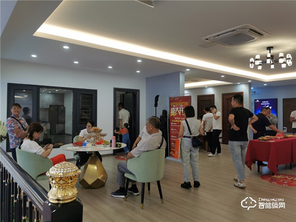 600平米王力南寧新形象旗艦店，開業(yè)當(dāng)天業(yè)績就突破30萬！