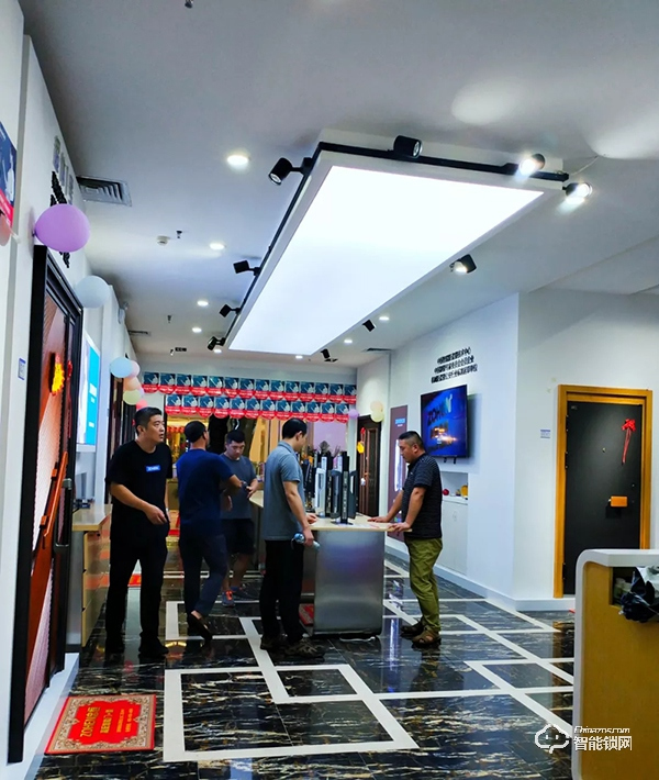 中國(guó)智能鎖網(wǎng)祝賀：忠恒高配智能門鎖淄博旗艦店迎開門紅