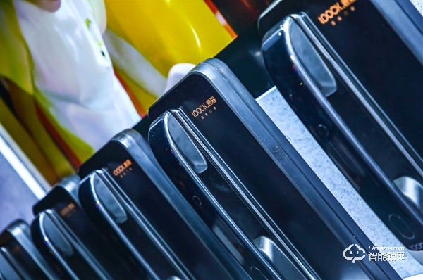 鹿客推出首款全自動(dòng)推拉智能門(mén)鎖P1 售價(jià)3699元