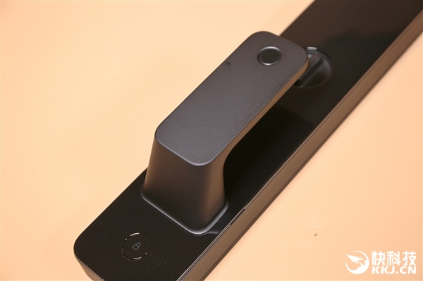 小米首款高端全自動智能鎖圖賞，1699元一觸即開門