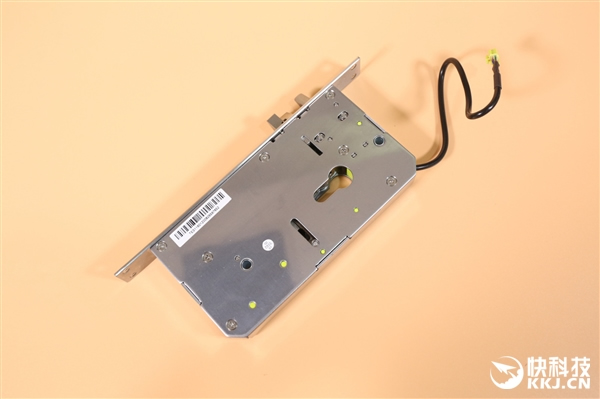 小米首款高端全自動智能鎖圖賞，1699元一觸即開門