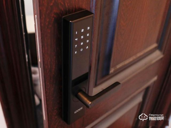 爸媽忘帶鑰匙的煩惱，讓鹿客智能門鎖化解吧