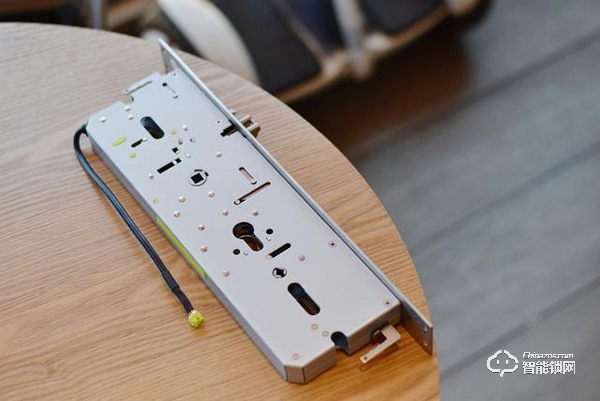 全新配色,小米推出新品智能門鎖,僅1399 全新配色,小米推出新品智能門鎖,僅1399