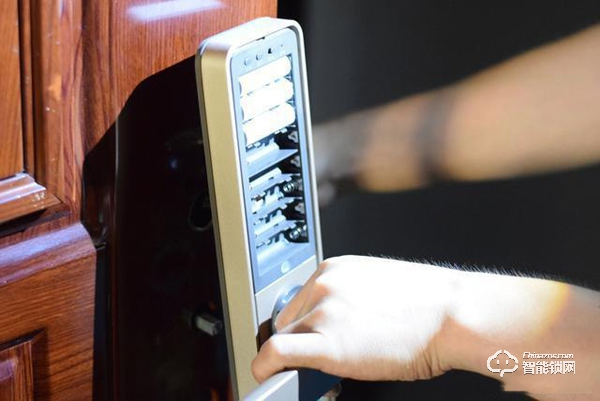 全新配色，小米推出新品智能門鎖，僅1399