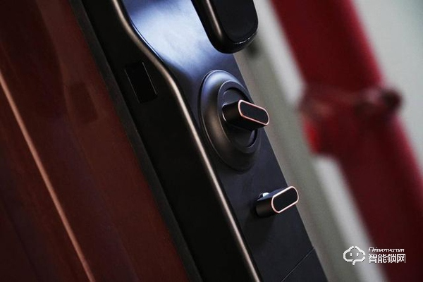 換上人生第一把智能鎖，不帶鑰匙的感覺真是太爽了