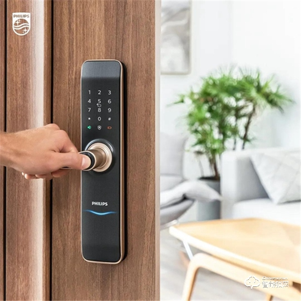 飛利浦智能鎖7100DS：采用IML拉絲工藝，指紋傳感器融于把手處