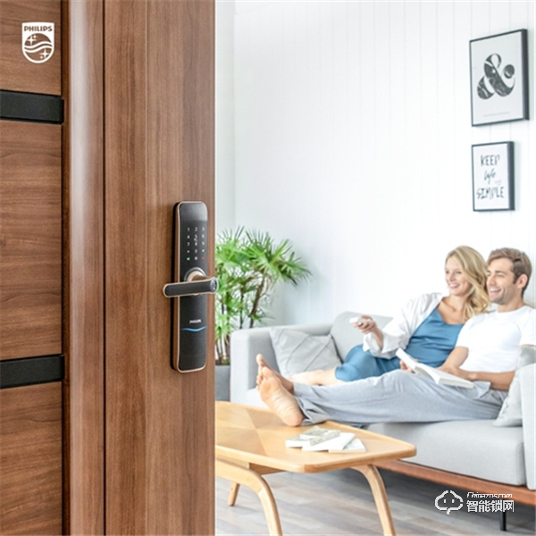 飛利浦智能鎖7100DS：采用IML拉絲工藝，指紋傳感器融于把手處