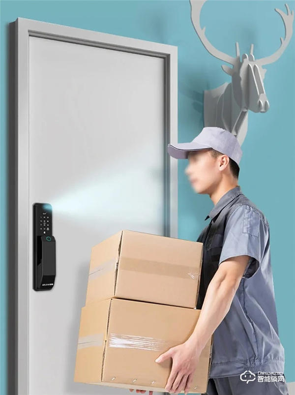 拎著大包小包望門生嘆，輕松開門我有安嘉智能鎖