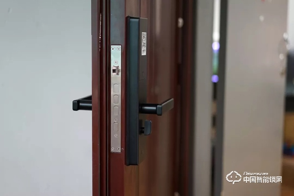 實際測評：亞太天能指紋鎖v1w 展現智能鎖的安全便捷