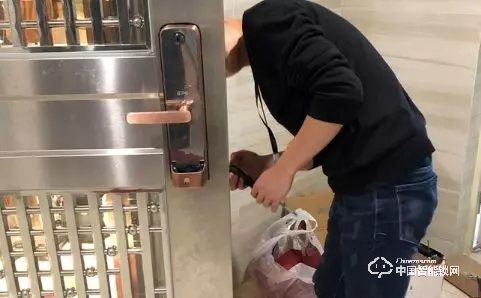 體驗樂橙K5智能指紋鎖：主動防御讓家更安全