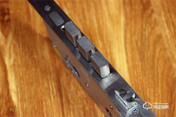 指紋鎖界的價格屠夫 小益指紋鎖E206入手體驗 指紋鎖界的價格屠夫 小益指紋鎖E206入手體驗