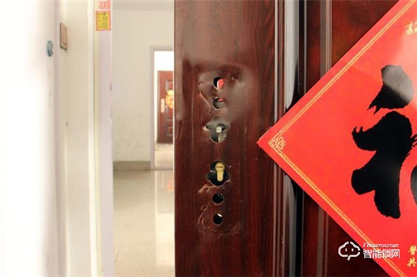 指紋鎖界的價格屠夫 小益指紋鎖E206入手體驗 指紋鎖界的價格屠夫 小益指紋鎖E206入手體驗