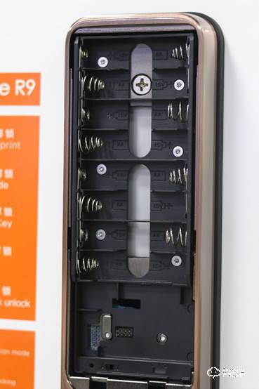 實力與顏值雙爆表！桔子物聯(lián)Orange R9全自動推拉智能鎖評測