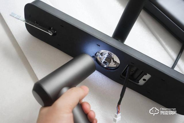 你要的裝智能鎖神器來了|米家電動螺絲刀體驗 你要的裝智能鎖神器來了|米家電動螺絲刀體驗