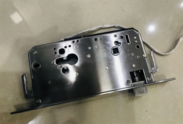 有滑蓋和無滑蓋智能鎖哪個(gè)好?櫻花指紋鎖6188真實(shí)開箱評(píng) 有滑蓋和無滑蓋智能鎖哪個(gè)好?櫻花指紋鎖6188真實(shí)開箱評(píng)