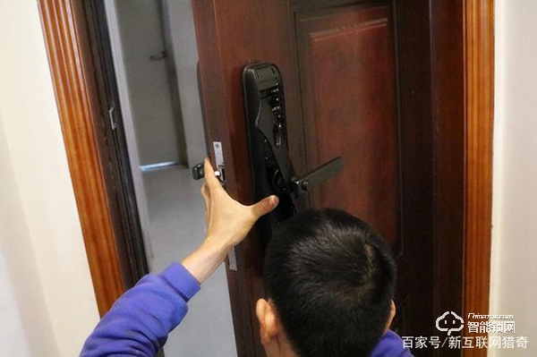 未關(guān)門立即提醒，指紋識別又快又準(zhǔn)，TCL K5智能鎖實測體驗