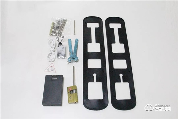 人臉鎖市場實力黑馬！聯合二號人臉識別全自動智能鎖開箱圖賞