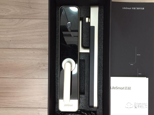 這款云起指紋鎖是榮獲了IF設(shè)計(jì)大獎(jiǎng)的產(chǎn)品設(shè)計(jì)材質(zhì)做工都無(wú)可挑剔