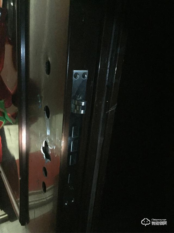 這款云起指紋鎖是榮獲了IF設(shè)計(jì)大獎(jiǎng)的產(chǎn)品設(shè)計(jì)材質(zhì)做工都無(wú)可挑剔