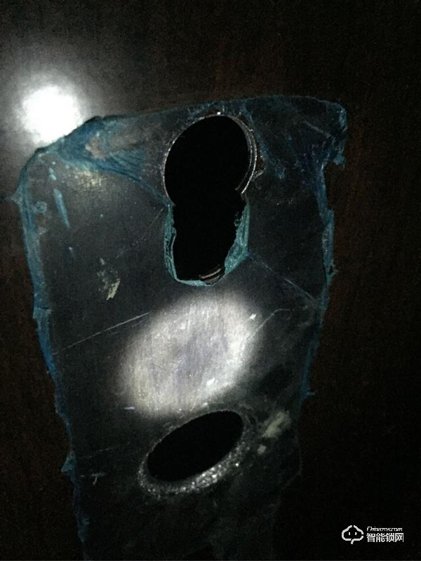 這款云起指紋鎖是榮獲了IF設(shè)計(jì)大獎(jiǎng)的產(chǎn)品設(shè)計(jì)材質(zhì)做工都無(wú)可挑剔