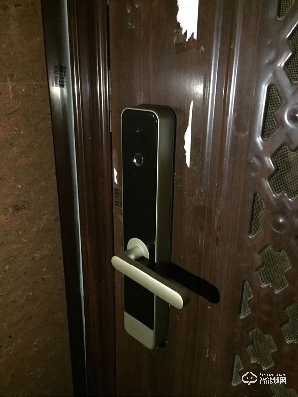 這款云起指紋鎖是榮獲了IF設(shè)計(jì)大獎(jiǎng)的產(chǎn)品設(shè)計(jì)材質(zhì)做工都無(wú)可挑剔