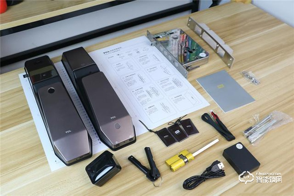 TCL智能鎖實力攪局，外觀新穎別樹一幟，一鍵開關更方便