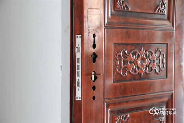 TCL智能鎖實力攪局，外觀新穎別樹一幟，一鍵開關更方便