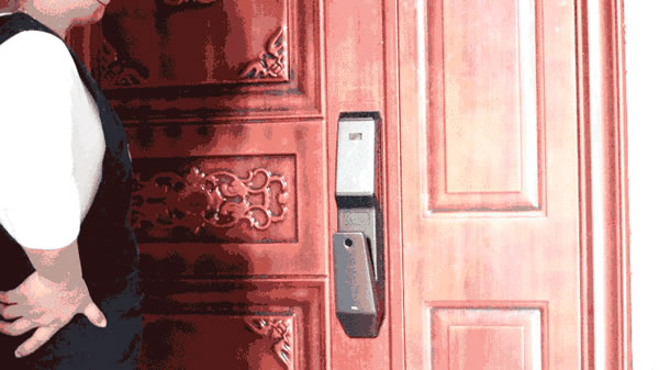 TCL智能鎖實力攪局，外觀新穎別樹一幟，一鍵開關更方便