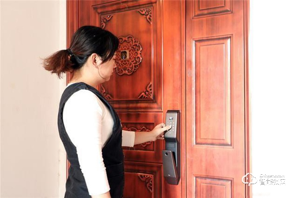 TCL智能鎖實力攪局，外觀新穎別樹一幟，一鍵開關更方便