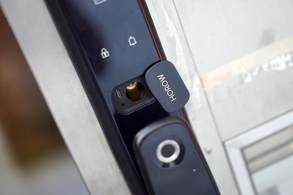 便捷安全兩不誤，希箭C1炫酷黑全自動智能鎖入手記