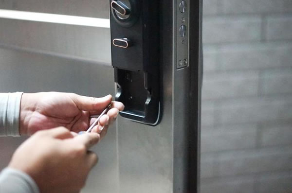 便捷安全兩不誤，希箭C1炫酷黑全自動智能鎖入手記