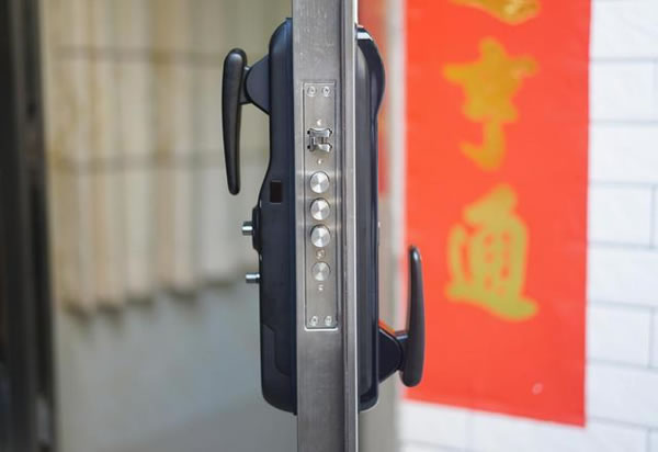 便捷安全兩不誤，希箭C1炫酷黑全自動智能鎖入手記