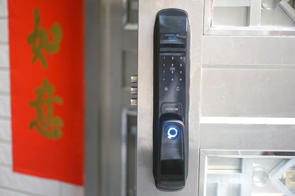 便捷安全兩不誤，希箭C1炫酷黑全自動智能鎖入手記