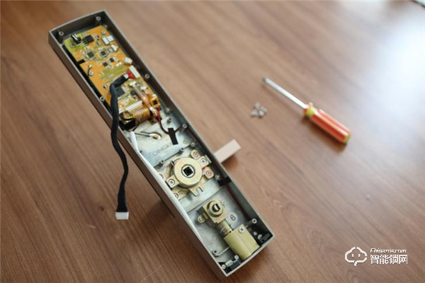 青稞智能鎖T7拆機評測，售價2999除了屏幕還有華為智卡認證！