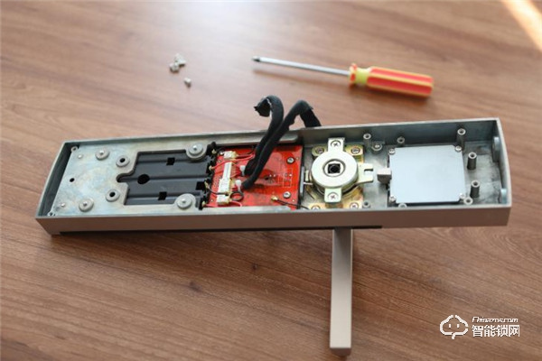 青稞智能鎖T7拆機評測，售價2999除了屏幕還有華為智卡認證！