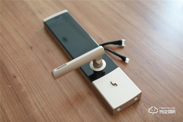 青稞智能鎖T7拆機評測，售價2999除了屏幕還有華為智卡認證！