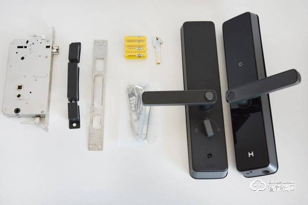 用防彈玻璃做面板，到底有多堅固，創米小白智能門鎖G1親測