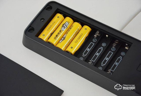 用防彈玻璃做面板，到底有多堅固，創米小白智能門鎖G1親測