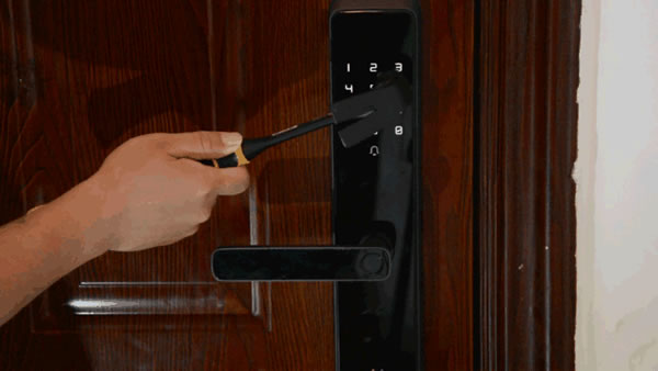 用防彈玻璃做面板，到底有多堅固，創米小白智能門鎖G1親測