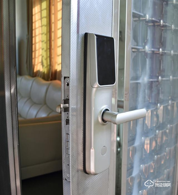 西勒奇指紋智能鎖好不好,指紋鎖對于馬大哈來說也很實(shí)用 西勒奇指紋智能鎖好不好,指紋鎖對于馬大哈來說也很實(shí)用