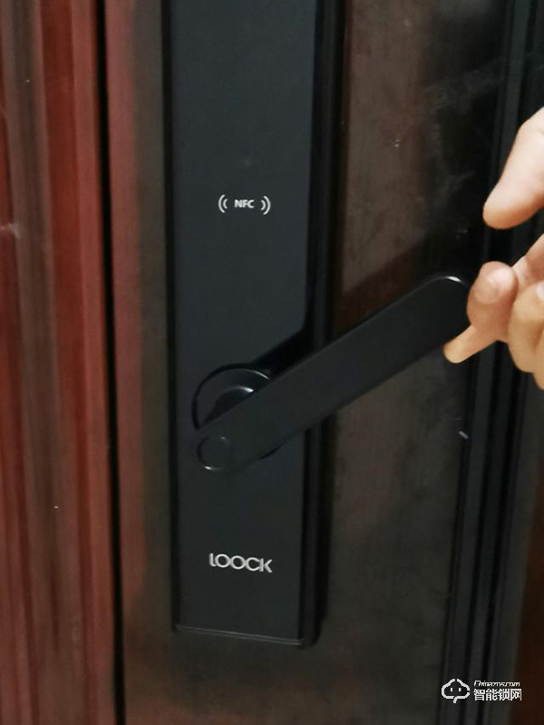 指紋鎖什么品牌好？德施曼、鹿客、派瑞軍工裝甲智能鎖試用測(cè)評(píng)