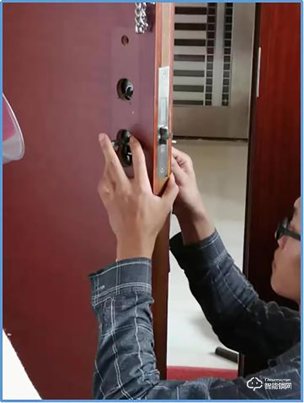 指紋鎖什么品牌好？德施曼、鹿客、派瑞軍工裝甲智能鎖試用測(cè)評(píng)