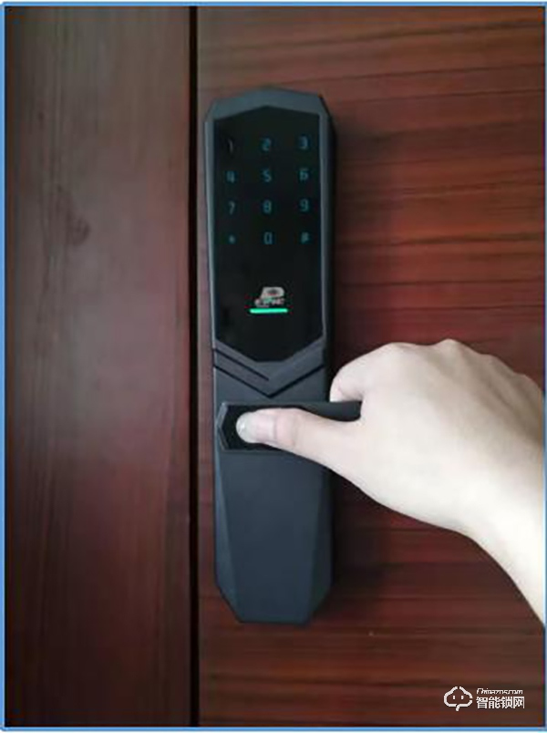 指紋鎖什么品牌好？德施曼、鹿客、派瑞軍工裝甲智能鎖試用測(cè)評(píng)