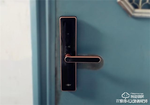 誰說老房子舊防盜門不能用指紋鎖?金指碼SK1指紋鎖來幫忙 誰說老房子舊防盜門不能用指紋鎖?金指碼SK1指紋鎖來幫忙