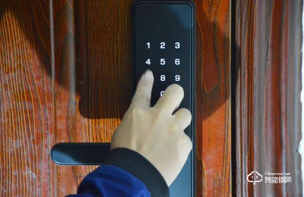 夠安全，買得起，售價僅幾百元的小益E206T智能鎖測評