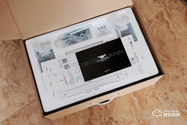 德施曼R7人臉識(shí)別智能鎖，換一個(gè)更加輕松的方式進(jìn)家門(mén)