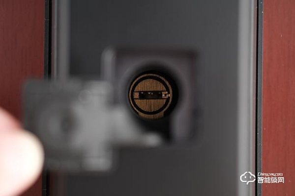 德施曼R7人臉識(shí)別智能鎖，換一個(gè)更加輕松的方式進(jìn)家門(mén)